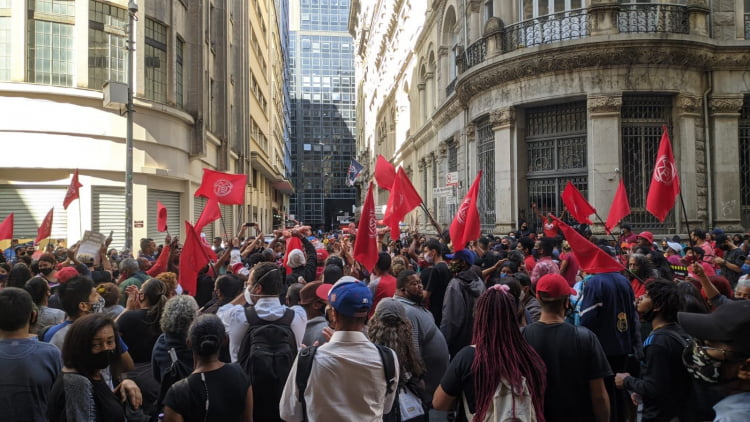 Holiday critica invasão à Bolsa de Valores e MTST ironiza: ‘Chorastes?’