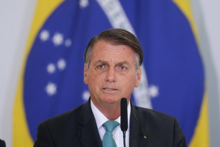  Bolsonaro diz que se reuniu com ministro para debater formas de diminuir preços de combustíveis