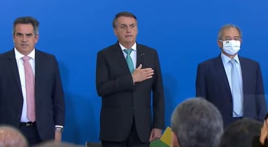  Bolsonaro afirma que Forças Armadas não vão cumprir ordens absurdas de ninguém