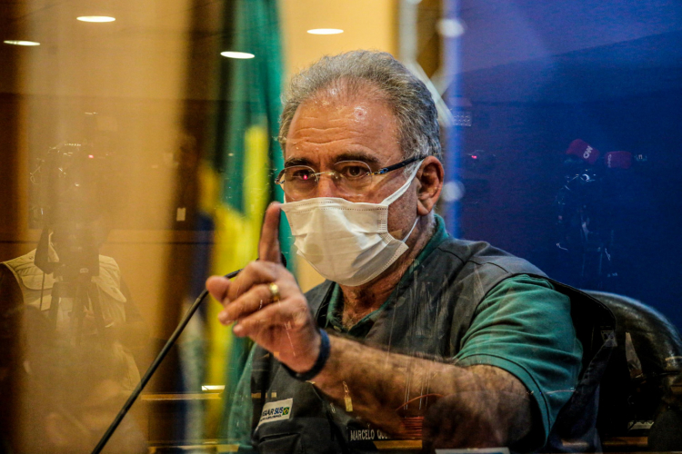  Bolsonaro quer explicações de Marcelo Queiroga sobre vacinação de adolescentes