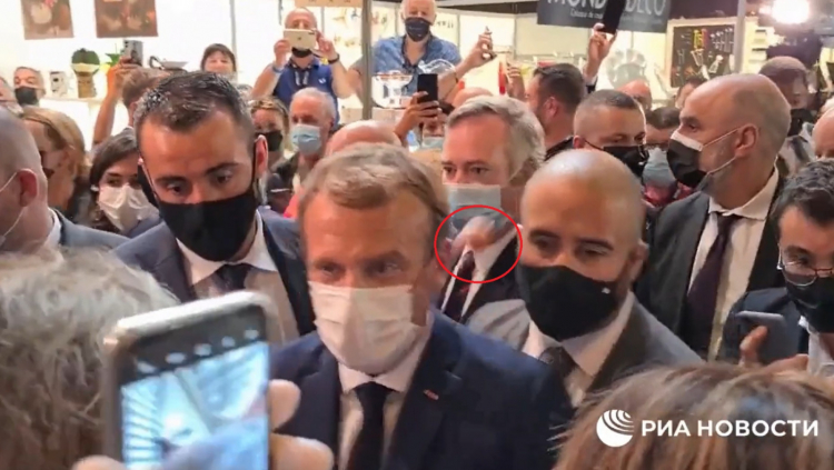  Presidente da França, Macron recebe ovada em evento na cidade de Lyon; veja vídeo