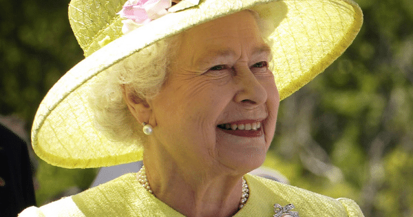  Rainha Elizabeth II passa mal e se ausenta das comemorações dos 70 anos de reinado