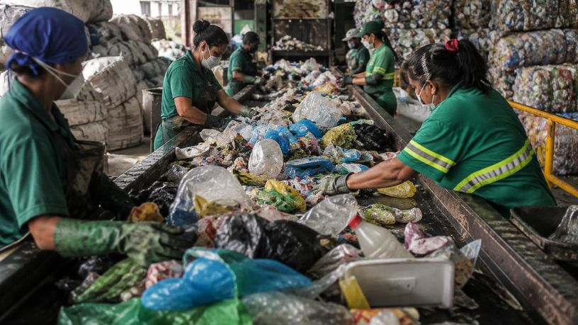 A Necessidade de Políticas Públicas Permanentes na Gestão de Resíduos Sólidos Urbanos A Necessidade de Políticas Públicas Permanentes na Gestão de Resíduos Sólidos Urbanos